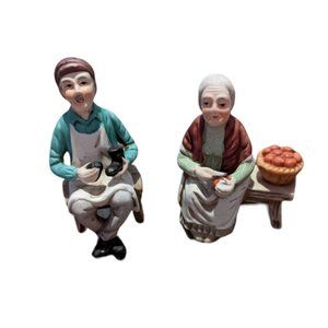 Daekor Bisque Porcelain Ceramic Old Couple Figurines